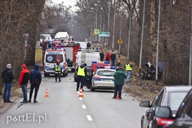 Audi po wypadku rozpadło się na dwie części