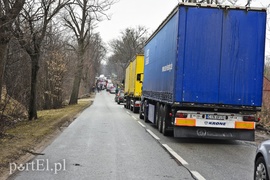 Audi po wypadku rozpadło się na dwie części