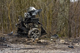 Audi po wypadku rozpadło się na dwie części