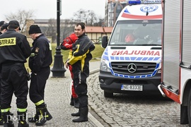 Karmił kaczki i wpadł do rzeki