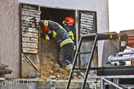 Pożar traw rozprzestrzenił się do stolarni