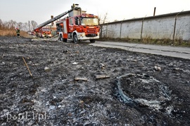 Pożar traw rozprzestrzenił się do stolarni