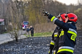 Pożar traw rozprzestrzenił się do stolarni