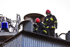 Pożar traw rozprzestrzenił się do stolarni