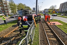 Wjechał toyotą pod tramwaj