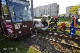Wjechał toyotą pod tramwaj