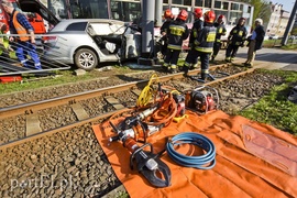 Wjechał toyotą pod tramwaj