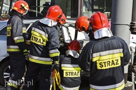 Wjechał toyotą pod tramwaj Wjechał toyotą pod tramwaj