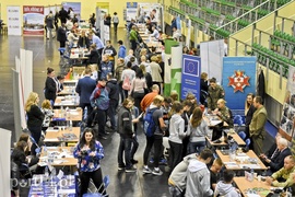 Pracodawcy kuszą, pracownicy wybierają