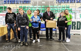 Kilometry nakrętek od uczniów