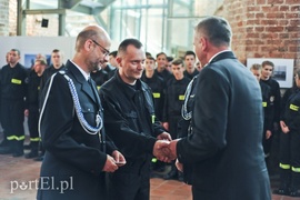Święty Florian przyniósł strażakom awanse i odznaczenia