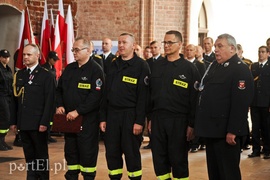 Święty Florian przyniósł strażakom awanse i odznaczenia