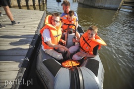 Motorowa ławica wypłynęła na wodę