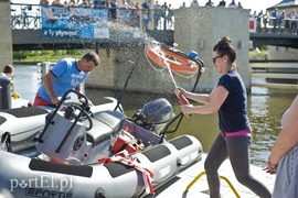 Motorowa ławica wypłynęła na wodę