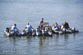 Motorowa ławica wypłynęła na wodę