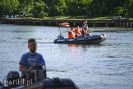 Motorowa ławica wypłynęła na wodę