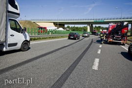Groźna kolizja nissana z ciężarówką na S7