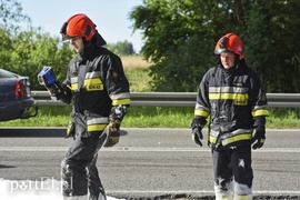 Pożar samochodu na drodze nr 22