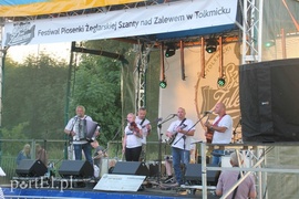 Zalew rozbrzmiewał szantami