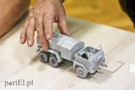 To, co jeździ, pływa i lata. W miniaturze