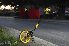 Motorowerzysta zginął po uderzeniu w drzewo