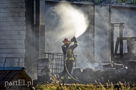 Pożar ciężarówki tuż pod warsztatem w Kazimierzowie