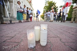 Władza, w sposób cyniczny, robi z nas poddanych