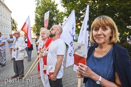 Władza, w sposób cyniczny, robi z nas poddanych