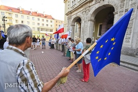 Władza, w sposób cyniczny, robi z nas poddanych