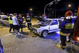Zderzenie dwóch volkswagenów, trzy osoby w szpitalu