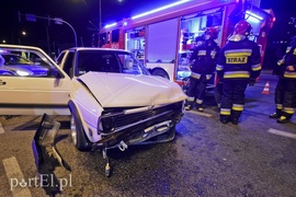Zderzenie dwóch volkswagenów, trzy osoby w szpitalu