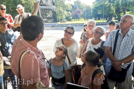 Historia z przewodnikami w tle