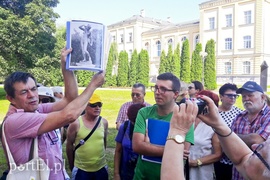 Historia z przewodnikami w tle