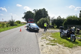 Zderzenie motocyklisty z peugeotem