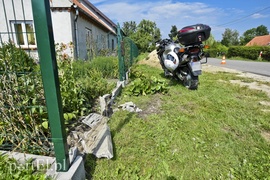 Zderzenie motocyklisty z peugeotem