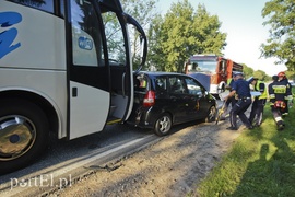 Autobus uderzył w hondę