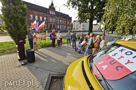 Jedyny taki dąb w Polsce ma nową tablicę