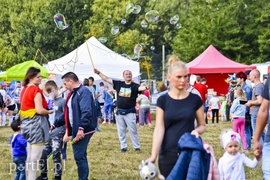 Atrakcje na ziemi i w powietrzu, czyli festyn na lotnisku