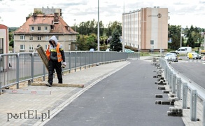 Na wiadukt wjechały ciężarówki, mieszkańcy pojadą nim w październiku