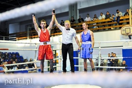 Lewy prosty w hali MOS-u