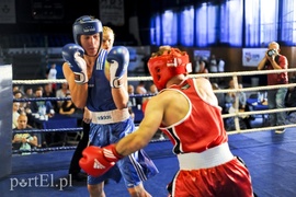 Lewy prosty w hali MOS-u