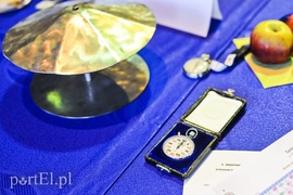 Lewy prosty w hali MOS-u