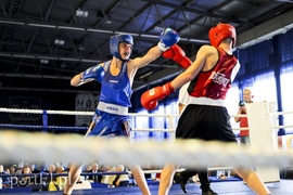 Lewy prosty w hali MOS-u