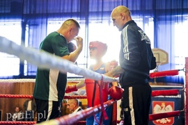 Lewy prosty w hali MOS-u