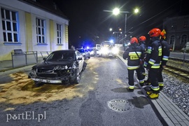 Zmieniała pas i uderzyła w barierki