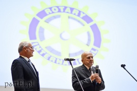 Być to znaczy dawać