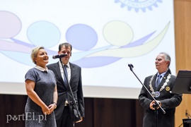 Być to znaczy dawać