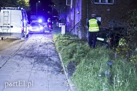 Uderzył w ścianę, dwie osoby trafiły do szpitala