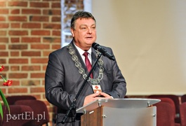 Mniej polityki, więcej współpracy