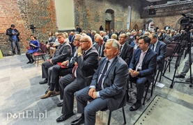 Mniej polityki, więcej współpracy